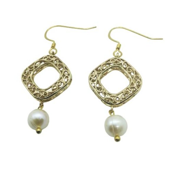 Stylish Freshwater Pearl Earrings - Picture 1 of 3